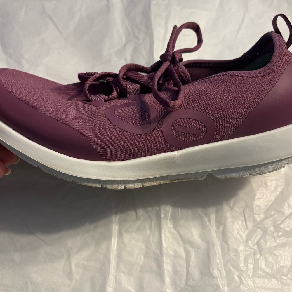 Oofos OOmg Low Recovery Shoe - Plum/Eggplant - EUC - Women's 8 - Picture 4 of 7